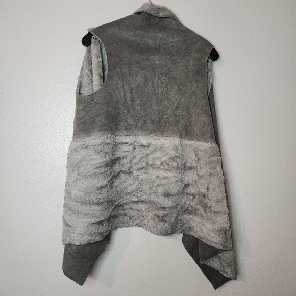 NWT Moda Italia Faux fur/suede vest S - Picture 3 of 4